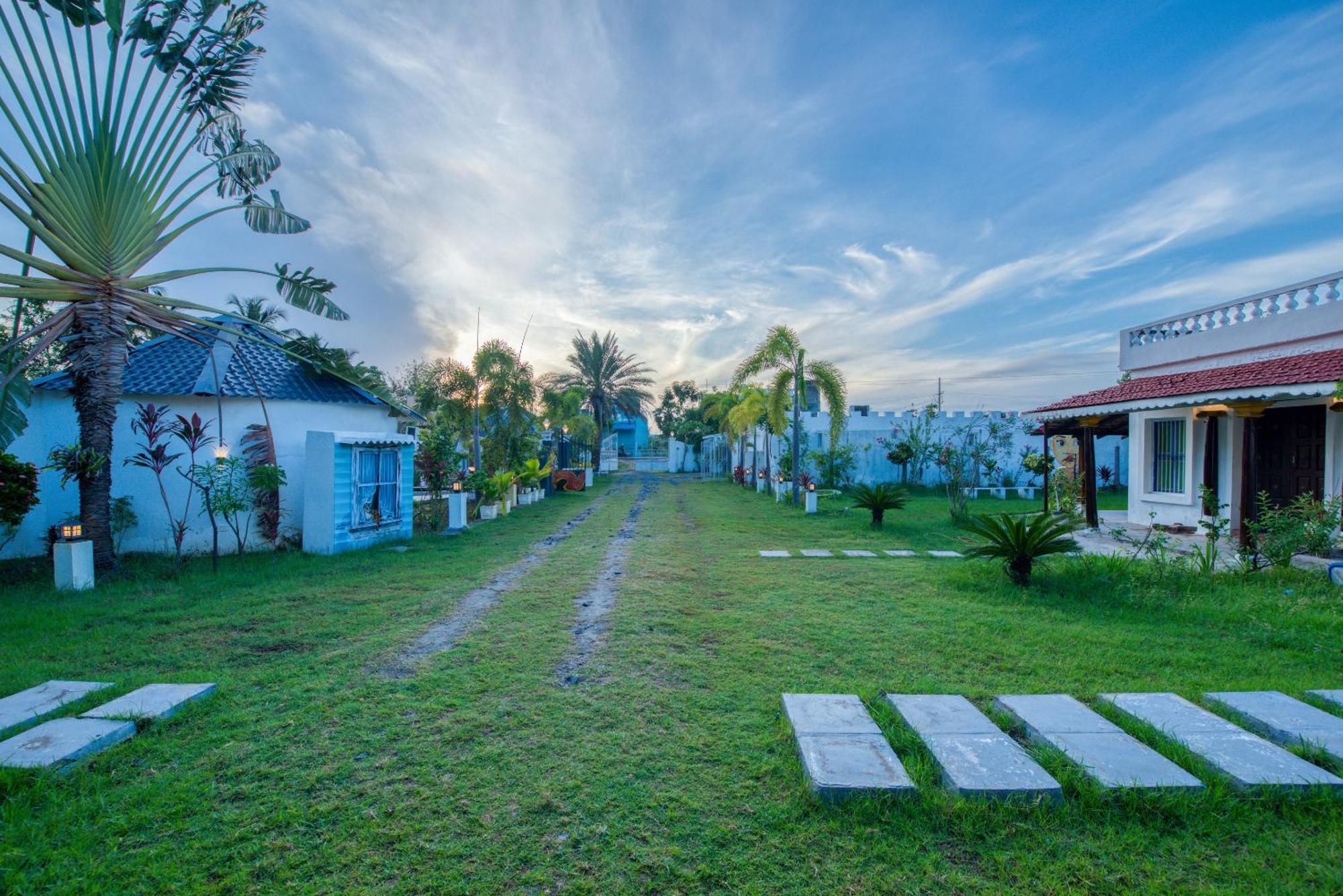 Le Epic Resort Virāmpattinam Εξωτερικό φωτογραφία