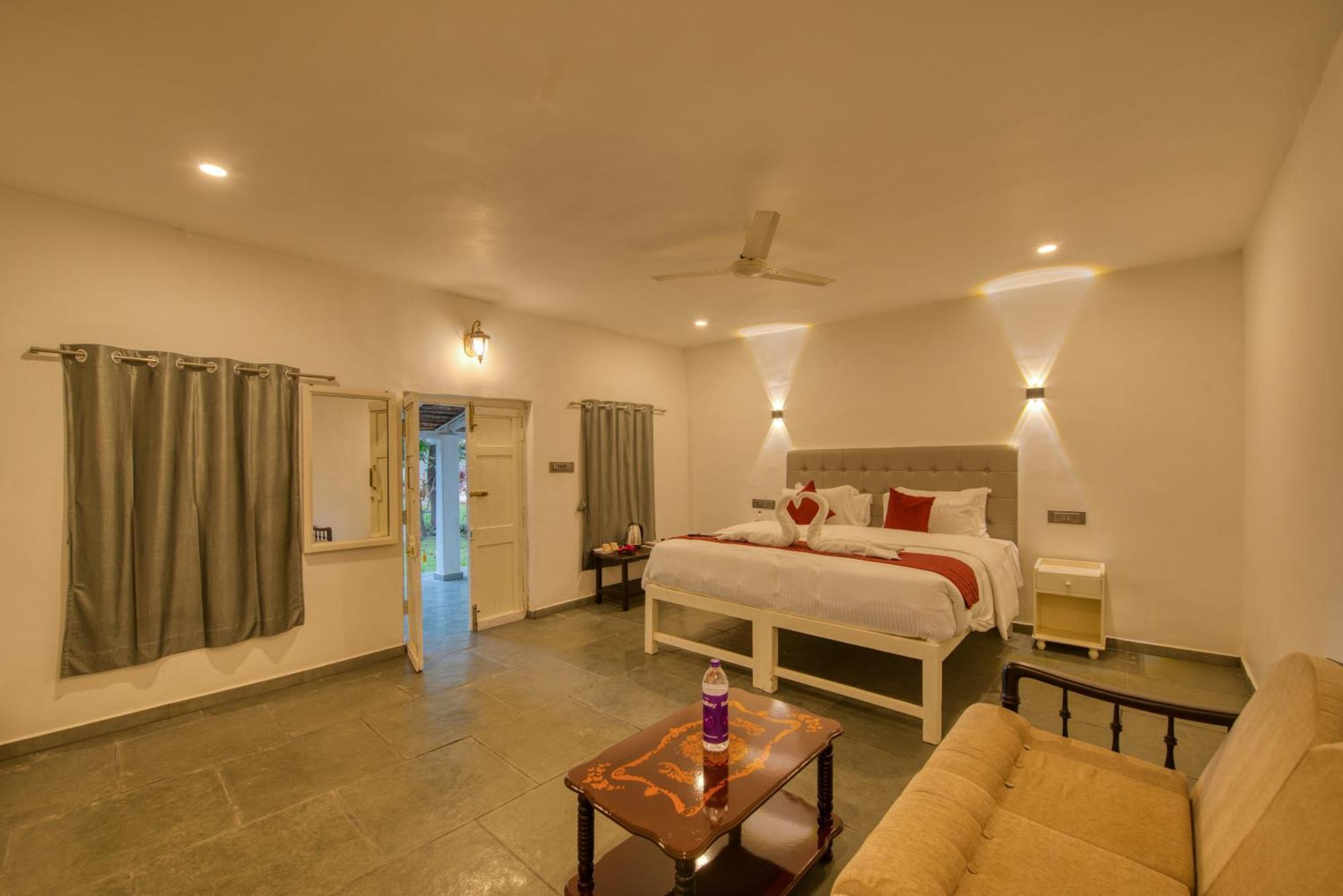 Le Epic Resort Virāmpattinam Εξωτερικό φωτογραφία