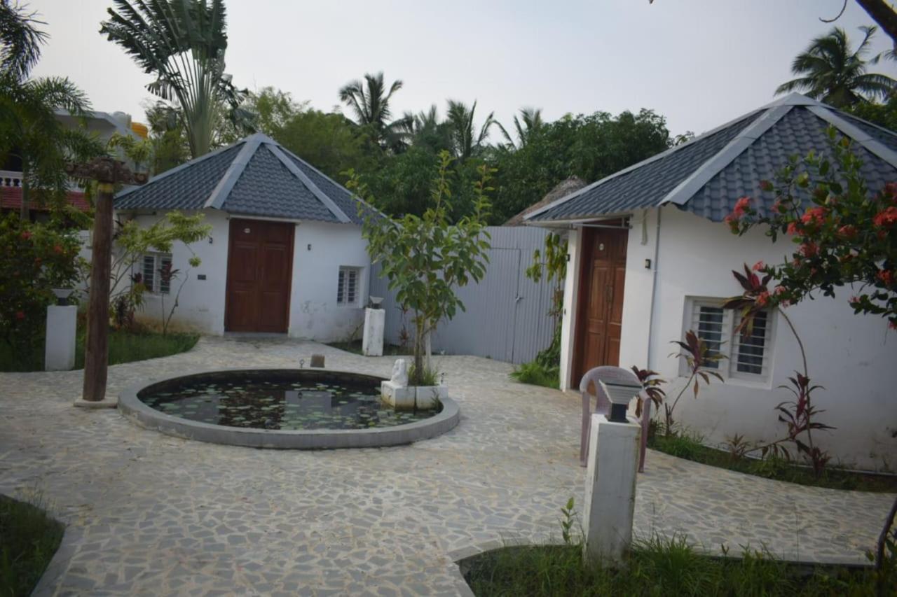 Le Epic Resort Virāmpattinam Εξωτερικό φωτογραφία